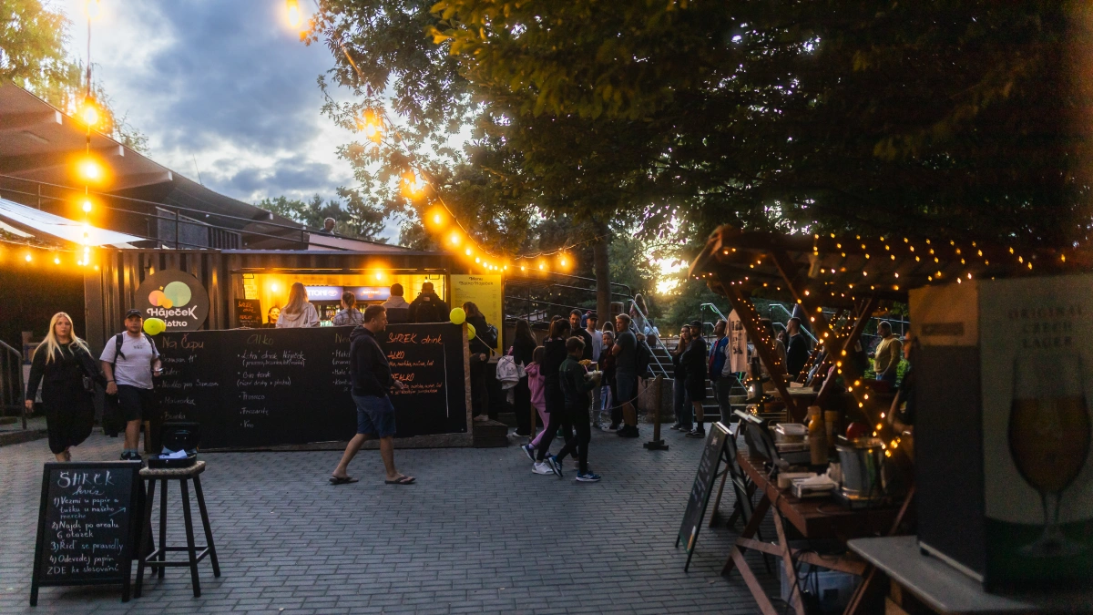Bistro letního kina Háječek.